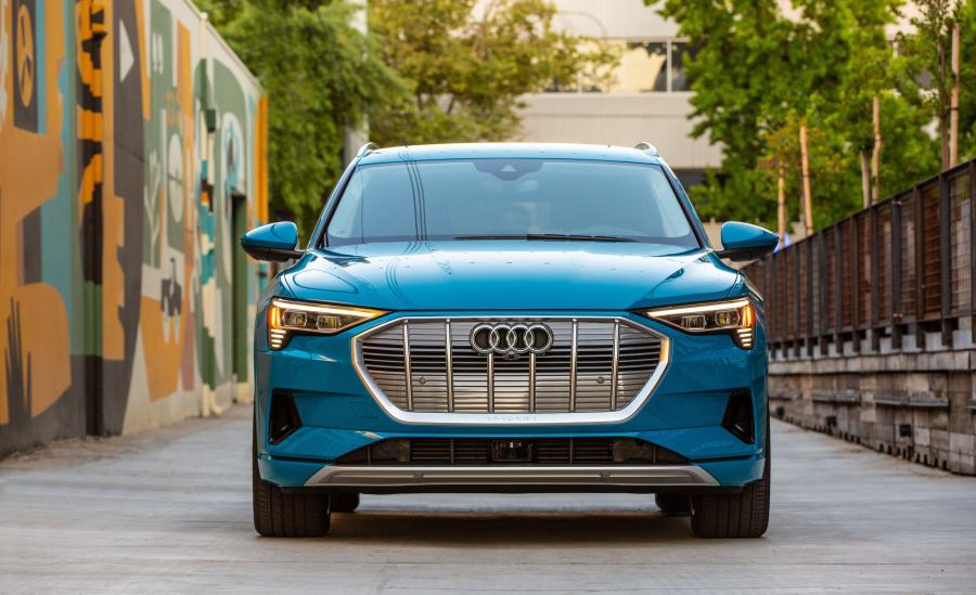  Audi e-tron 55 Quattro 2019 года  (NA) (фото 22 из 40)